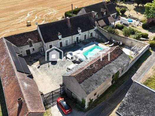 Maison à vendre 329 000 € 7 pièces 5 chambres 240 m² 2 535 m² de terrain Maillé 37800