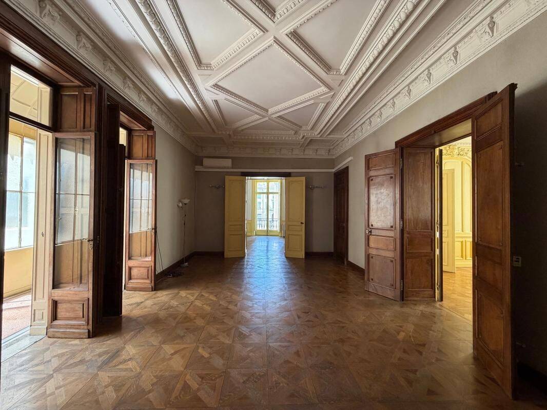 Appartement 5 pièces 221 m² · à Nîmes · 221,4 m² · 2 300 €/mois