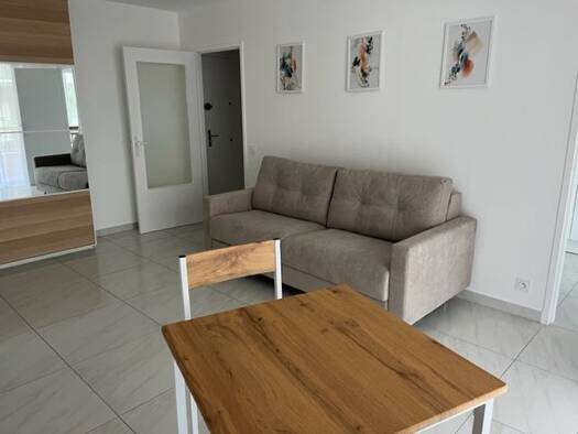 Appartement à louer 970 € 1 pièce 31 m² Étage -1/5 disponible dès maintenant Les Condamines Saint-Laurent-du-Var 06700