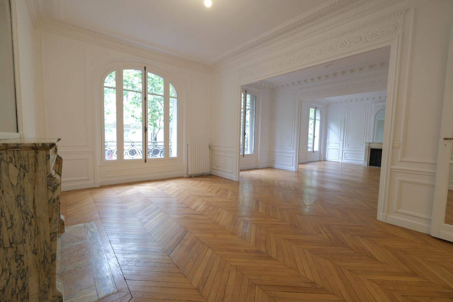 Appartement 7 pièces 195 m² · à Paris 7ème Arrondissement · 194,5 m² · 6 413 €/mois