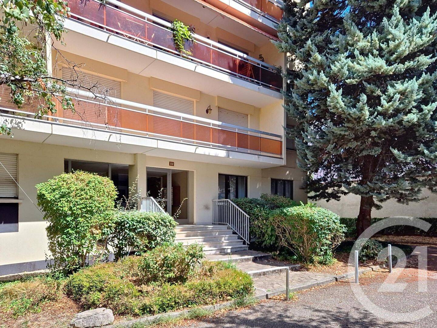 Appartement 4 pièces 104 m² · à Lyon 4ème Arrondissement · 103,7 m² · 1 639 €/mois