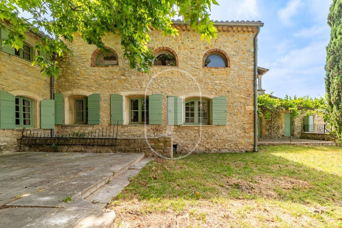 Maison 11 pièces 250 m² · à Aigaliers · 250 m² · 478 000 €
