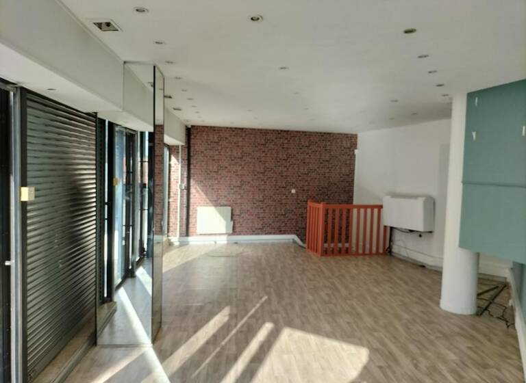 Local commercial à louer 800 € 108 m²<br/>Surface de vente Centre Ville Beauvais 60000