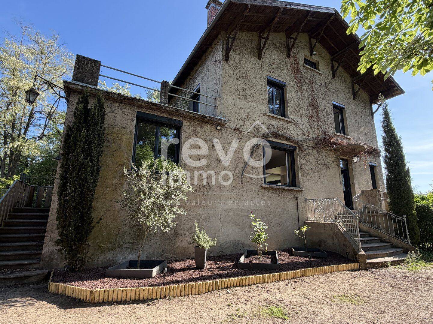 Maison 7 pièces 203 m² · à Saint-Didier-sur-Chalaronne · 203 m² · 437 000 €