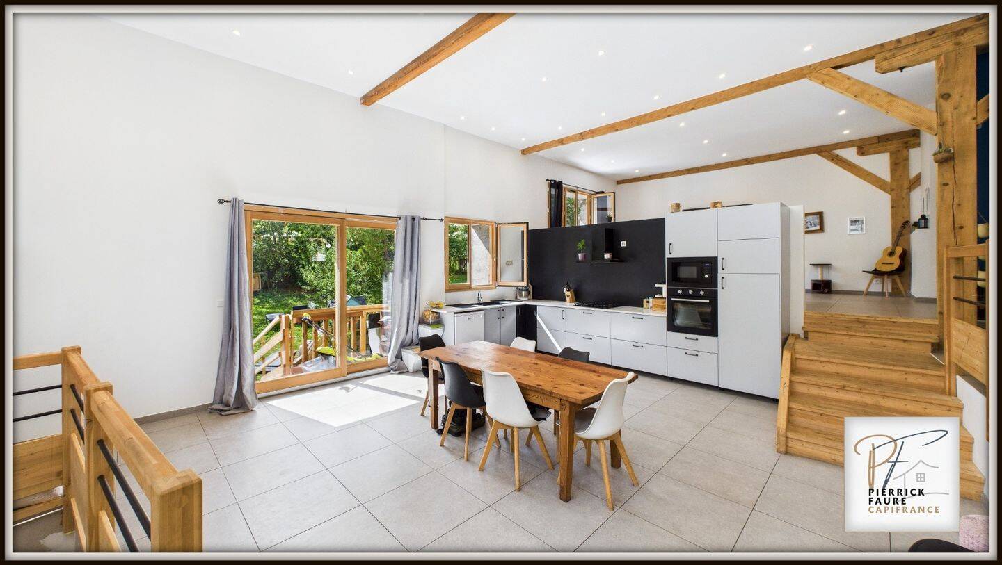 Maison 8 pièces 252 m² · à Villar-Saint-Pancrace · 252 m² · 590 000 €