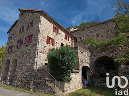 Mas à vendre 560 000 € 9 pièces 6 chambres 230 m² 28 672 m² de terrain Les Vans 07140