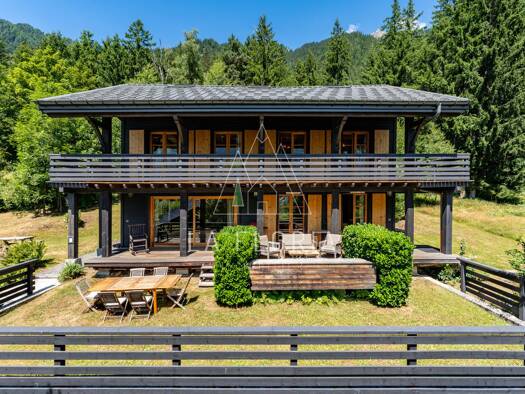 Chalet à vendre 3 640 000 € 7 pièces 6 chambres 185 m² 3 057 m² de terrain La Tour-Argentière-Les Praz Chamonix-Mont-Blanc 74400