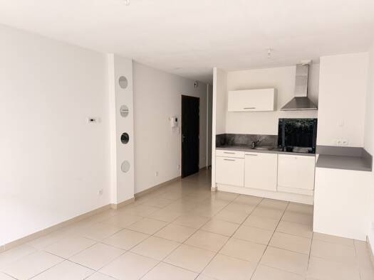 Appartement à louer 700 € 1 pièce 39,9 m² RDC Montélimar 26200