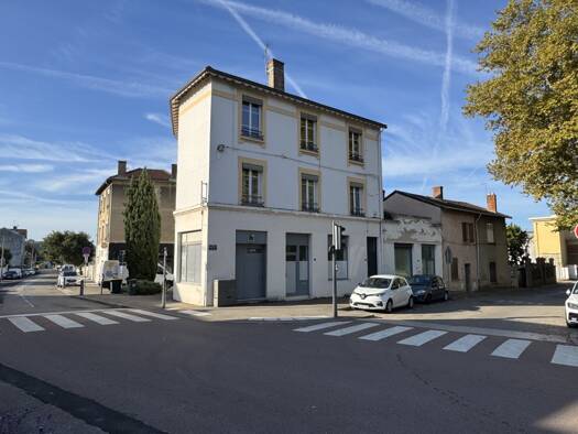 Immeuble à vendre 450 000 € 270 m² Feyzin 69320