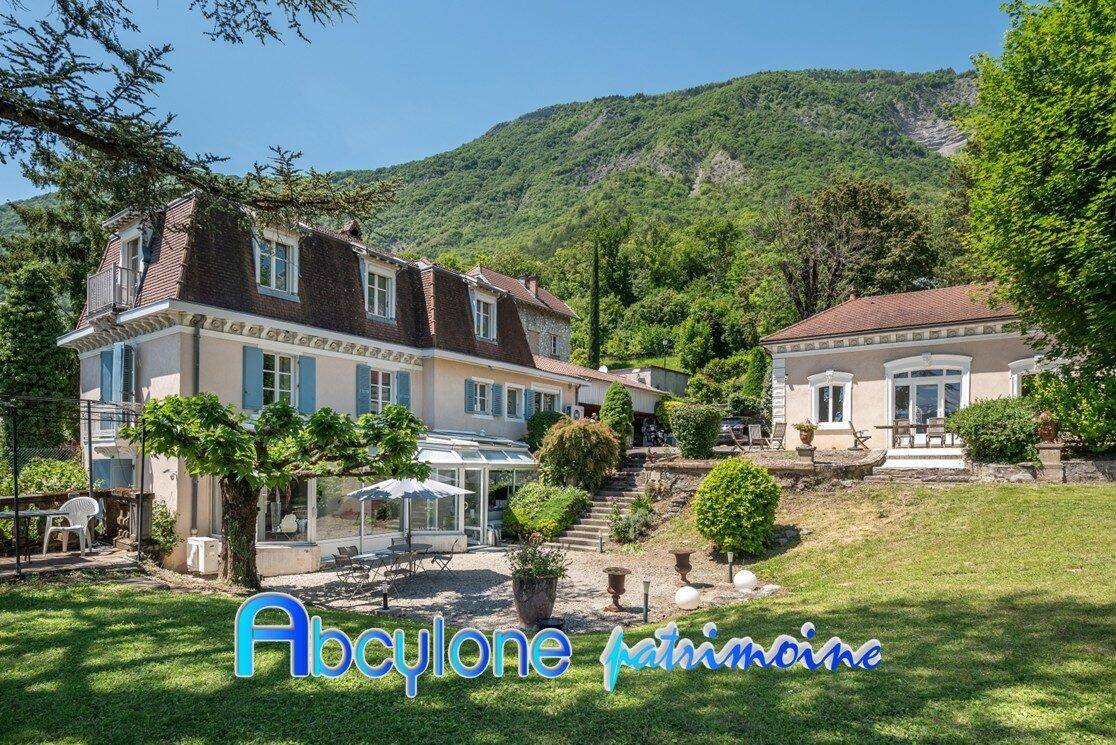 Maison 8 pièces 259 m² · à La Tronche · 259 m² · 1 390 000 €