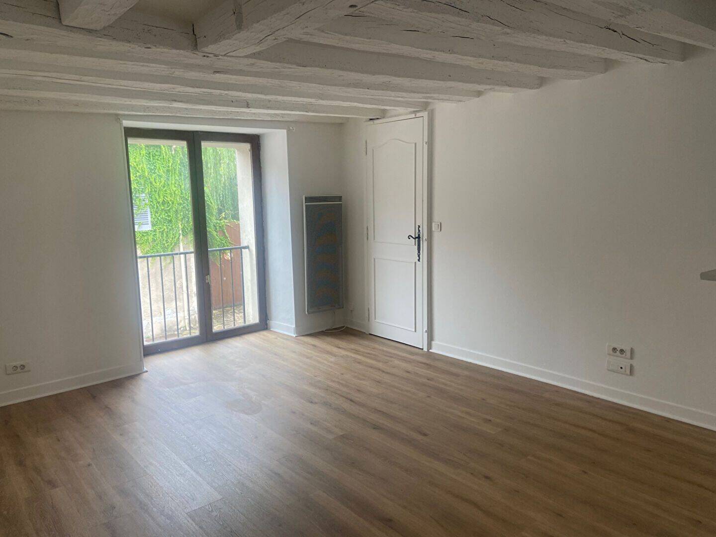 Appartement 1 pièce 27 m² · à Saint-Léger-en-Yvelines · 27 m² · 450 €