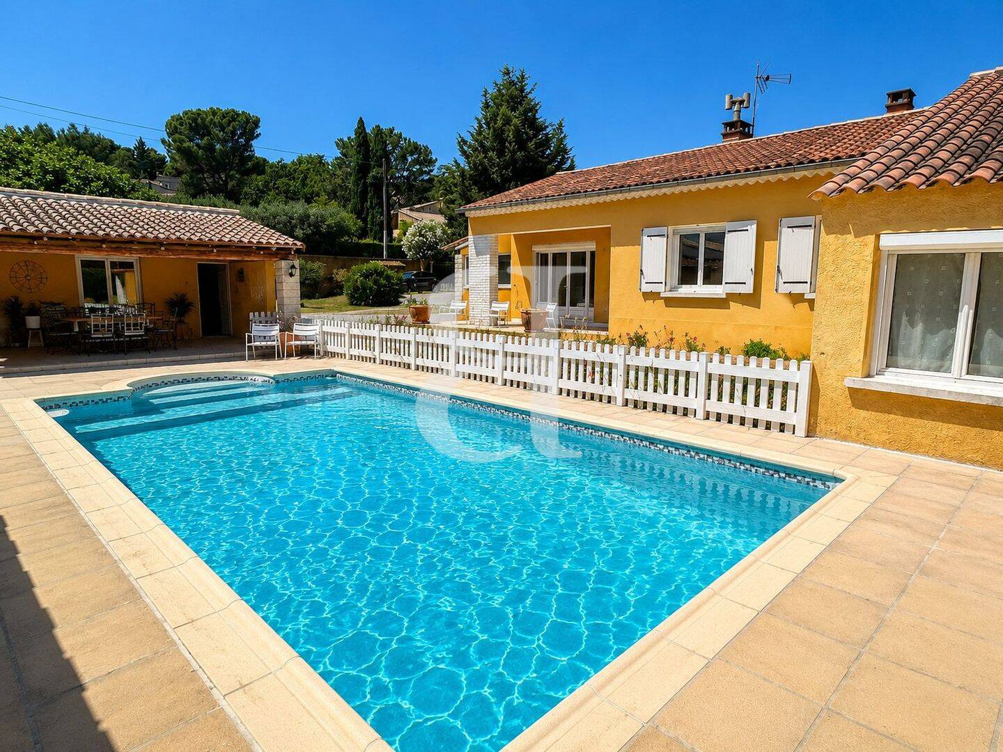 Maison 7 pièces 191 m² · à Châteauneuf-de-Gadagne · 191 m² · 575 000 €
