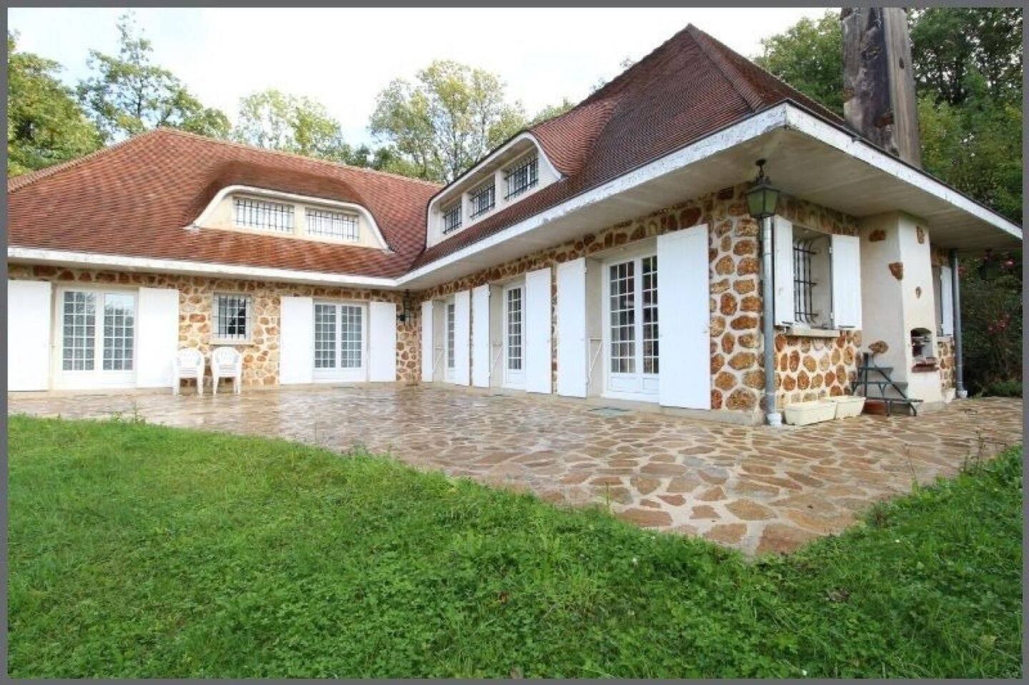 Maison 9 pièces 208 m² · à La Ferté-sous-Jouarre · 208 m² · 590 000 €