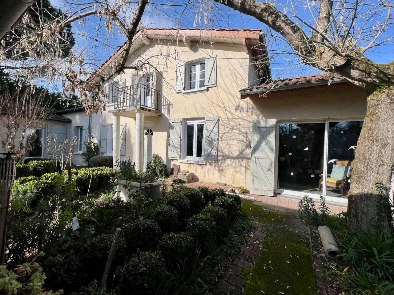 Maison 5 pièces 220 m² · à Villeneuve-sur-Lot · 220,3 m² · 245 000 €