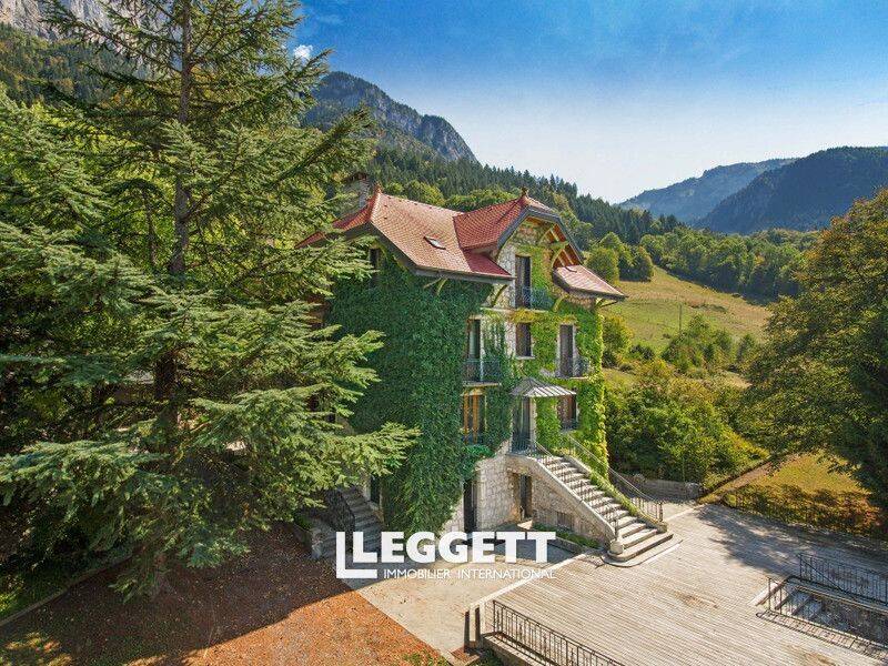 Maison 14 pièces 477 m² · à Glières-Val-de-Borne · 477 m² · 1 950 000 €