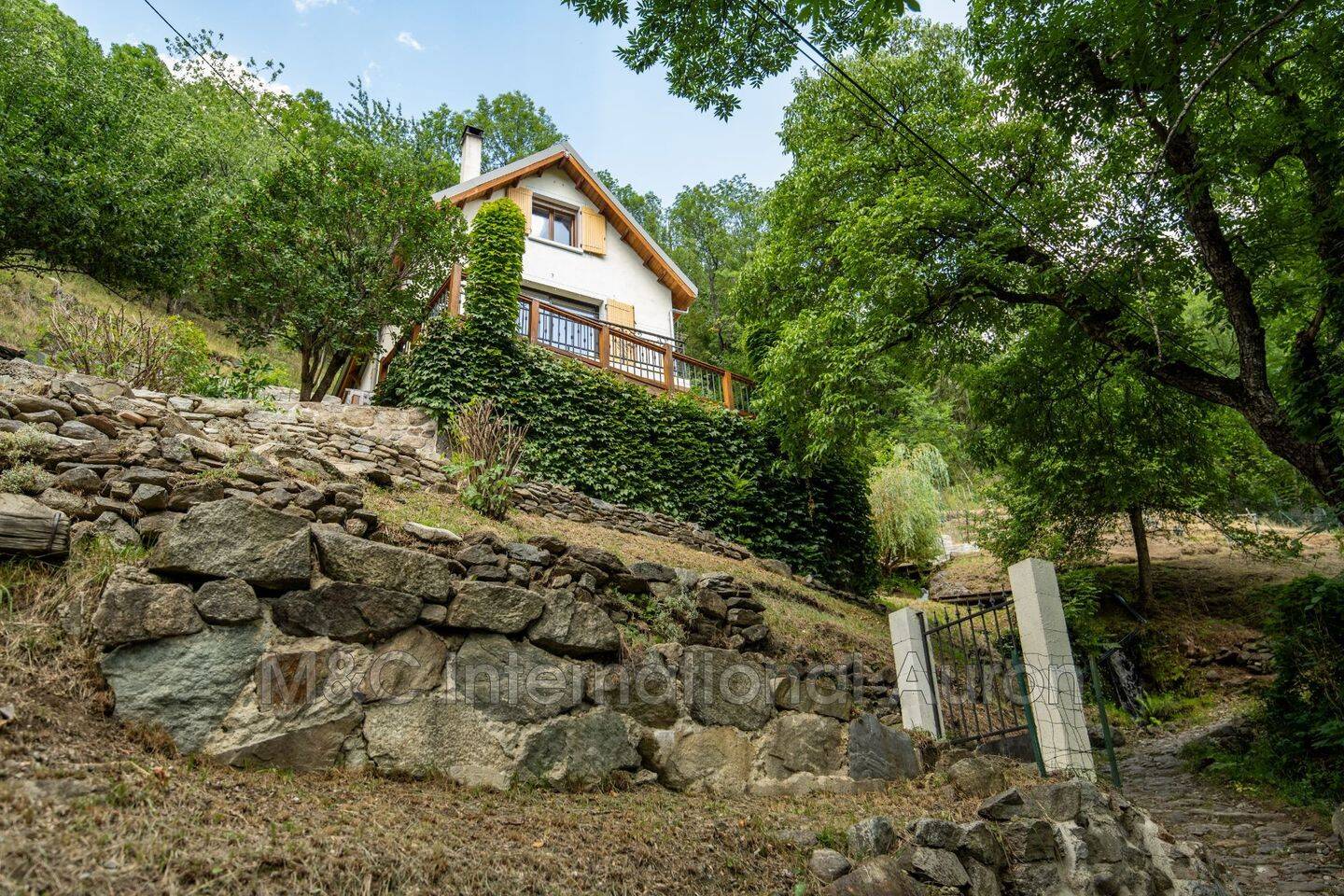 Maison 4 pièces 75 m² · à Saint-Étienne-de-Tinée · 75 m² · 1 150 €