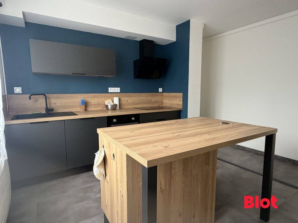 Appartement 3 pièces 75 m² · à Fougères · 74,7 m² · 700 €