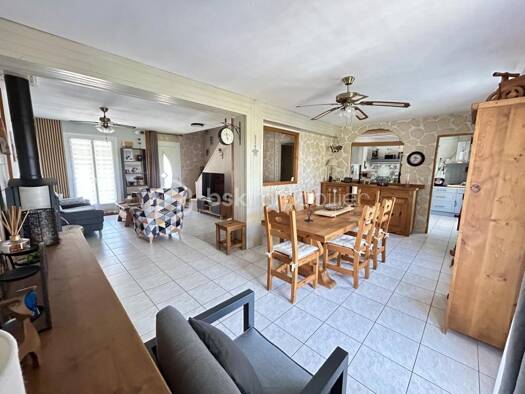 Pavillon à vendre 242 000 € 6 pièces 4 chambres 134 m² Salins 77148