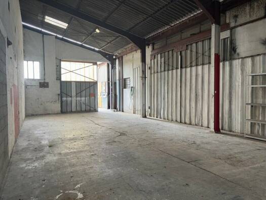 Entrepôt à louer 880 € 98 m² d'espace de stockage Castillon-du-Gard 30210