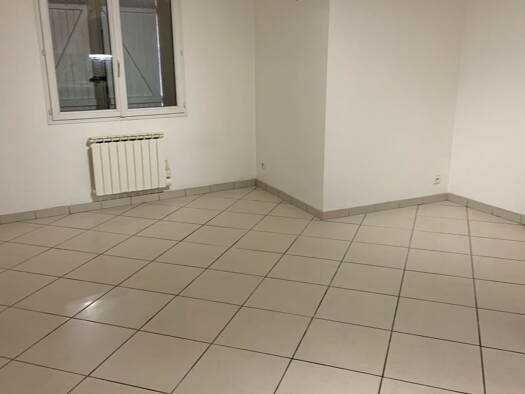 Appartement à louer 710 € 4 pièces 2 chambres 67 m² Étage 2/2 Paillet 33550