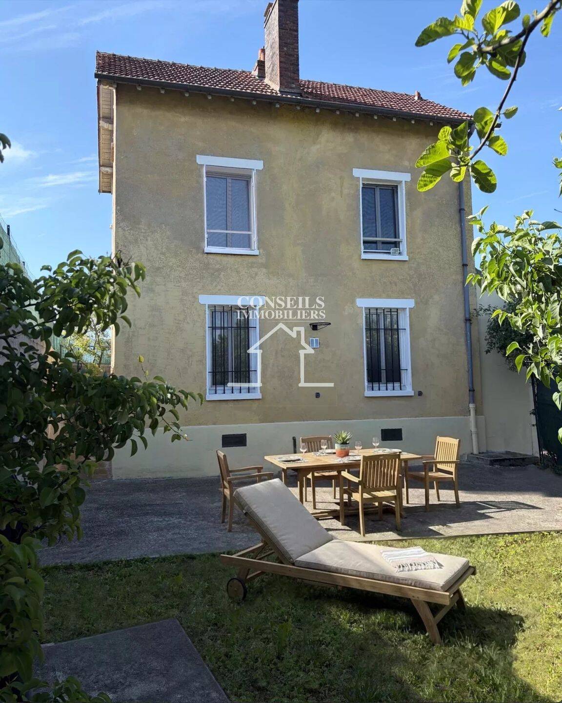 Maison 5 pièces 82 m² · à Villeneuve-sur-Yonne · 81,6 m² · 98 000 €