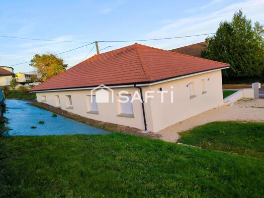 Maison de plain-pied à vendre 266 000 € 5 pièces 3 chambres 127 m² 983 m² de terrain Centre Ville Lure 70200