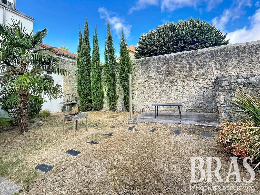 Maison 8 pièces 240 m² · à Nantes · 240 m² · 2 320 €/mois