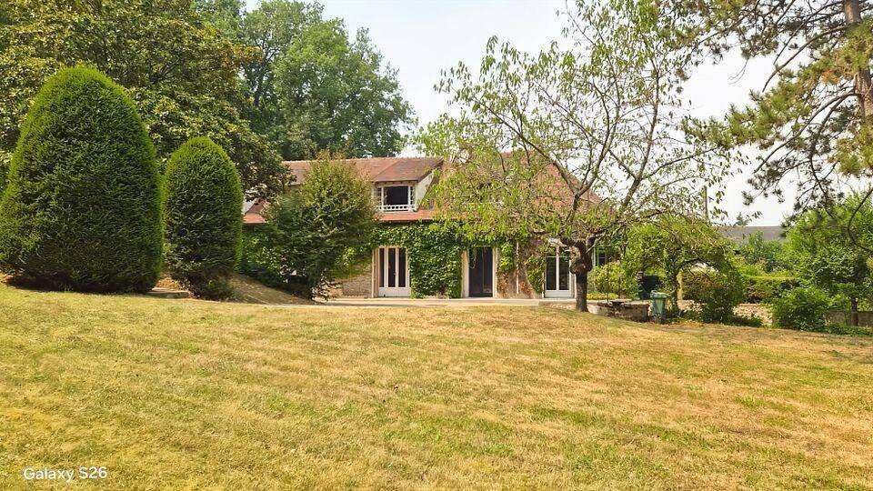 Maison 6 pièces 248 m² · à Saclas · 248 m² · 492 000 €