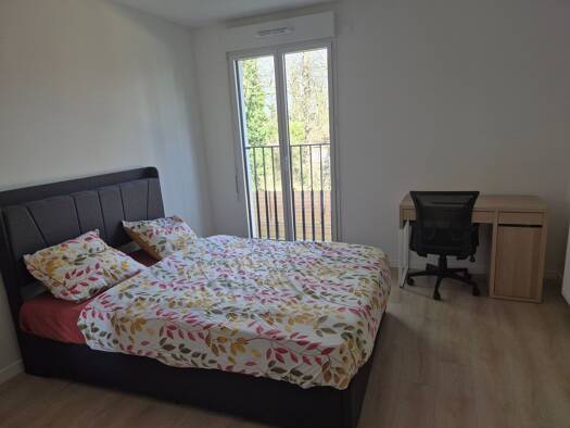 Colocation à louer 550 € 12 m² Étage 1/3 disponible dès maintenant Village Pierre Lais La Queue-en-Brie 94510