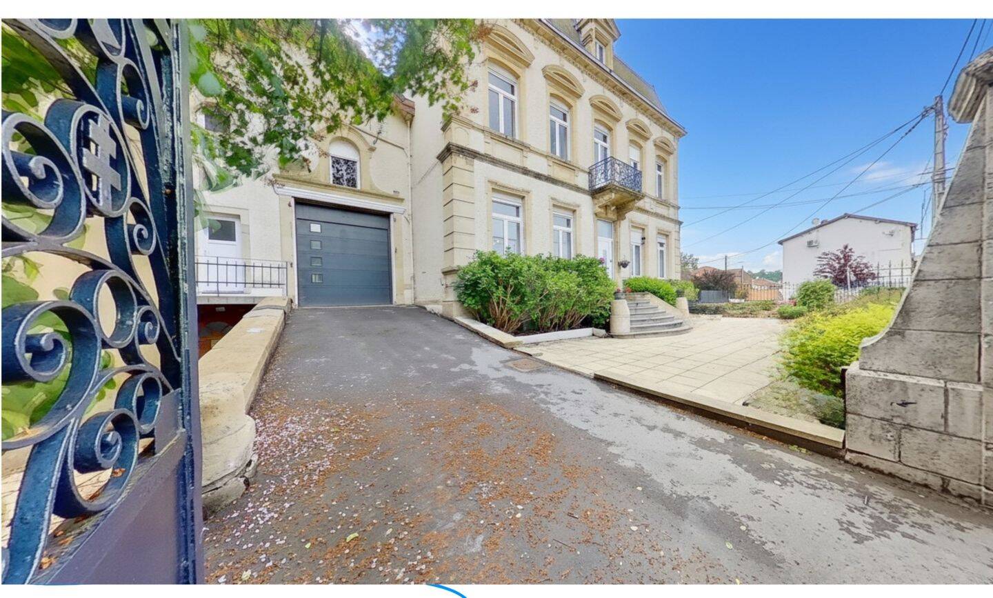 Maison 8 pièces 350 m² · à Longuyon · 350 m² · 455 000 €