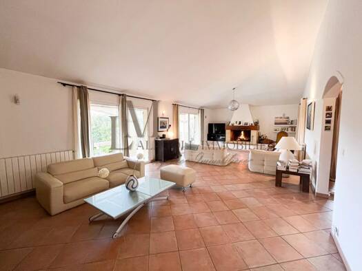 Villa à vendre 1 580 000 € 7 pièces 3 chambres 234 m² 1 500 m² de terrain Zone Périphérique Porto-Vecchio 20137