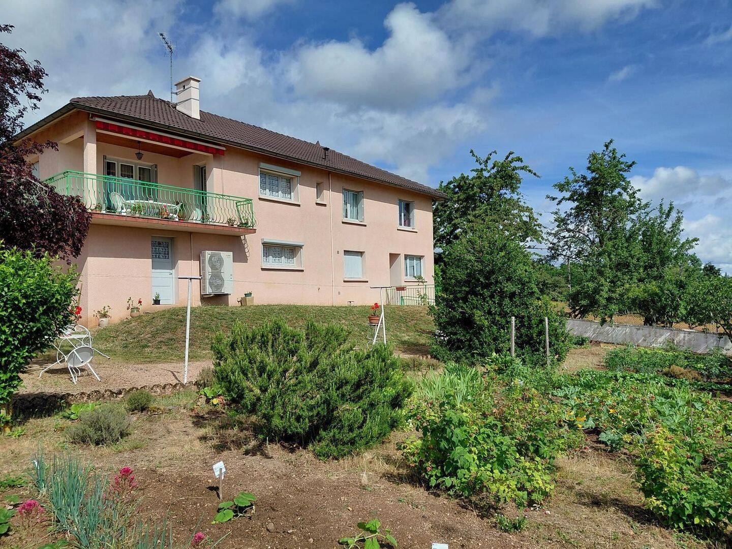 Maison 6 pièces 131 m² · à La Pacaudière · 131 m² · 199 000 €