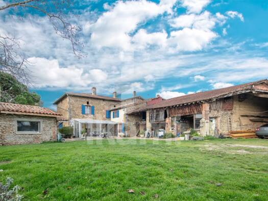 Maison à vendre 260 000 € 8 pièces 4 chambres 147,5 m² 10 000 m² de terrain Châteauneuf-de-Galaure 26330
