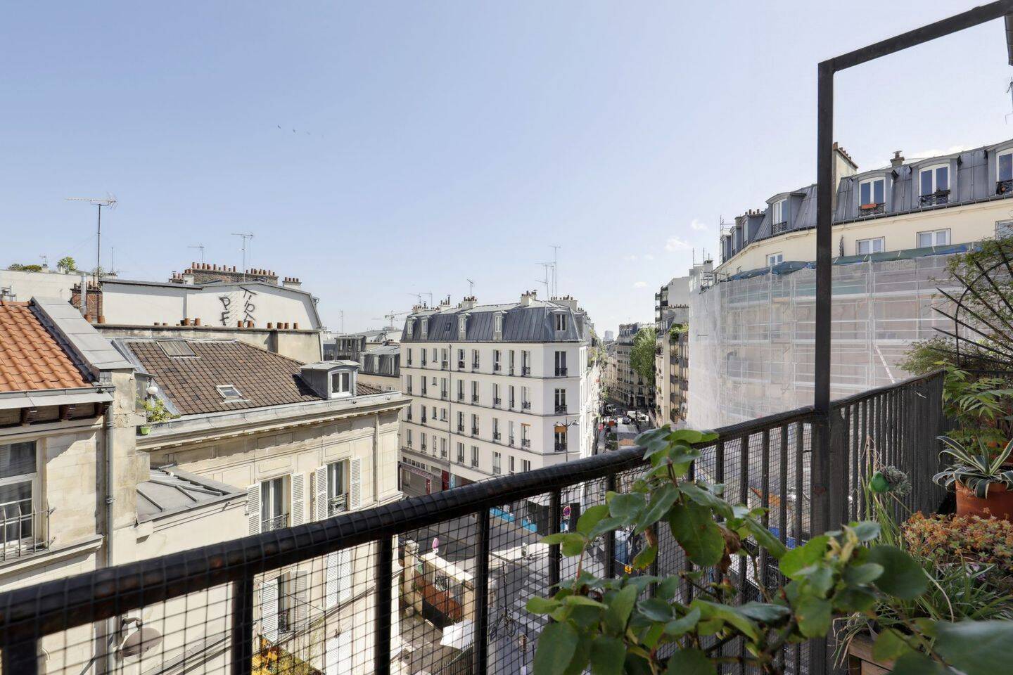 Appartement 6 pièces 160 m² · à Paris 18ème Arrondissement · 160,1 m² · 1 690 000 €