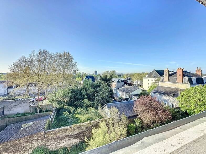 Appartement à vendre 169 000 € 2 pièces 1 chambre 53 m² Sous le toit, Étage 3/3 Historique Saint-Cyr-sur-Loire 37540