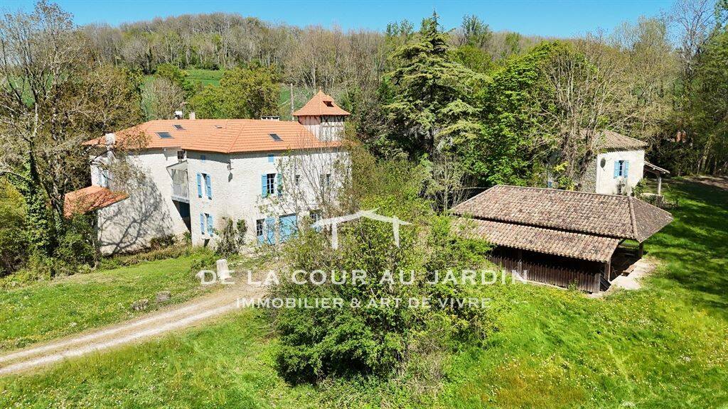 Maison 12 pièces 371 m² · à Lacour · 371 m² · 630 000 €
