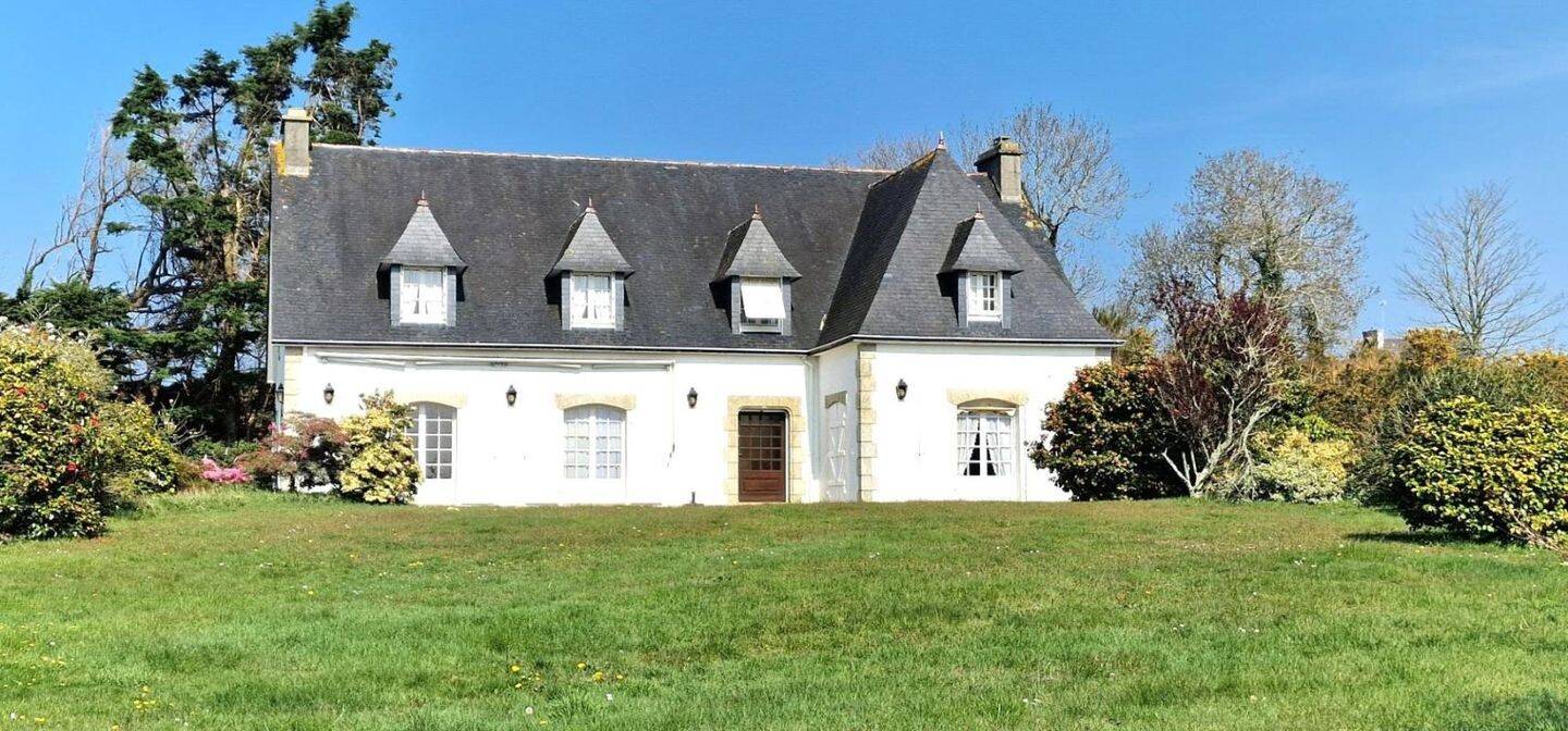 Maison 10 pièces 263 m² · à Confort-Meilars · 263 m² · 407 000 €