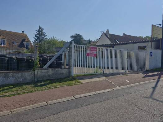 Local commercial à vendre 336 000 € 200 m² de surface de vente Magnanville 78200