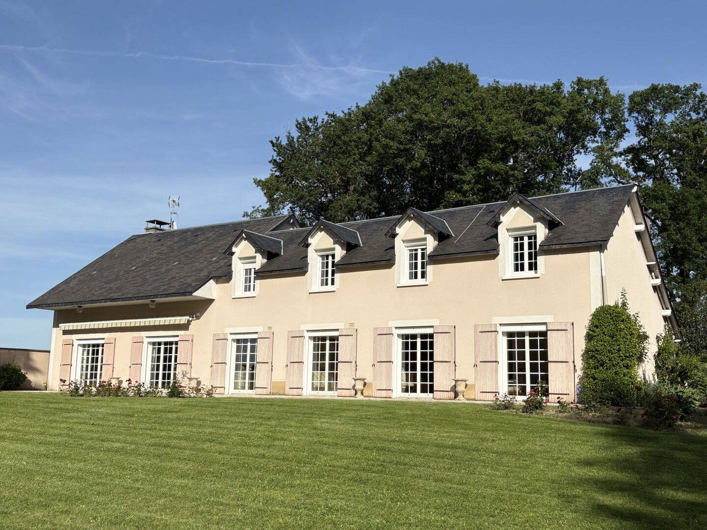 Maison 11 pièces 245 m² · à Parçay-Meslay · 245 m² · 830 000 €