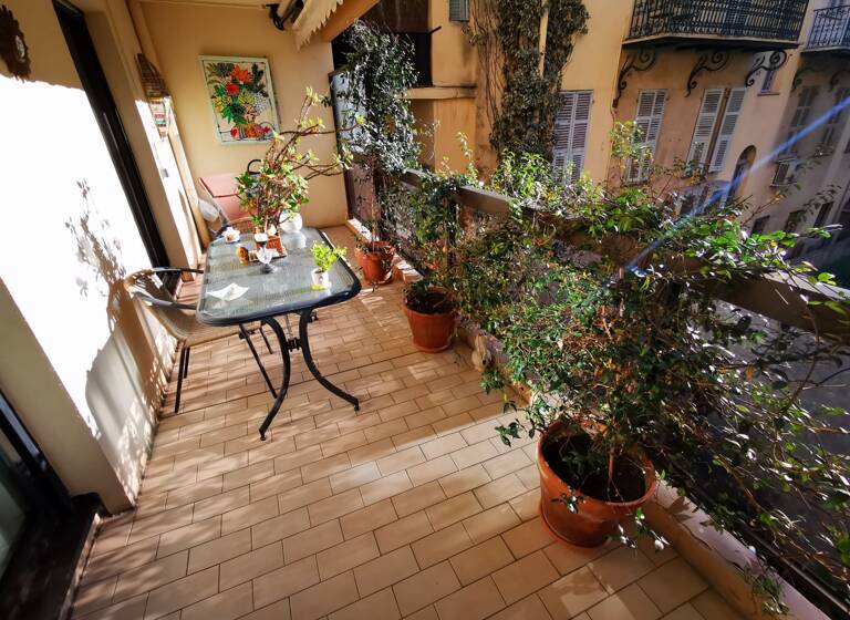 Appartement en viager Bouquet 214 750 € 3 pièces 2<br/>chambres 65 m²<br/>superficie 2/7<br/>étage Médecin Nice 06000