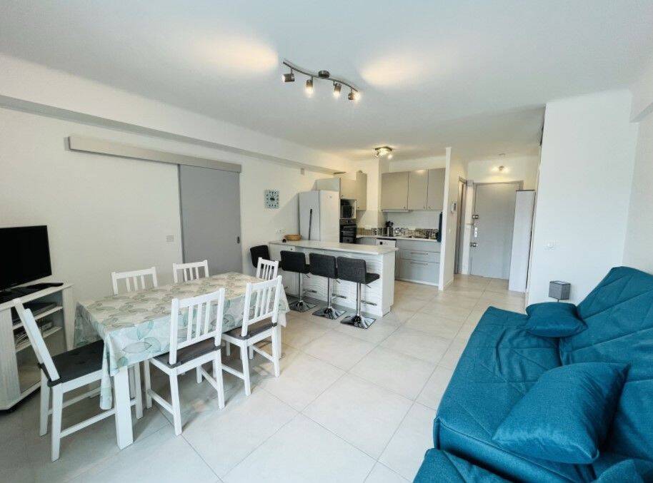 Appartement 2 pièces 45 m² · à Antibes · 45 m² · 880 €