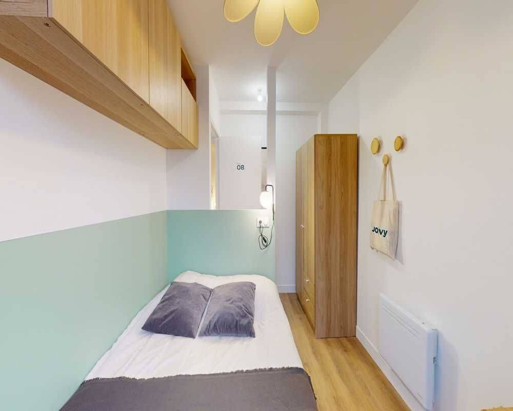 Appartement 9 pièces 140 m² · à Paris 10ème Arrondissement · 140 m² · 1 125 €