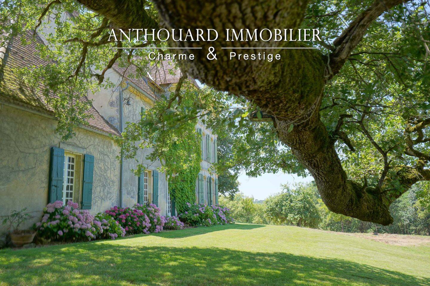Maison 15 pièces 700 m² · à Bergerac · 700 m² · 1 300 000 €