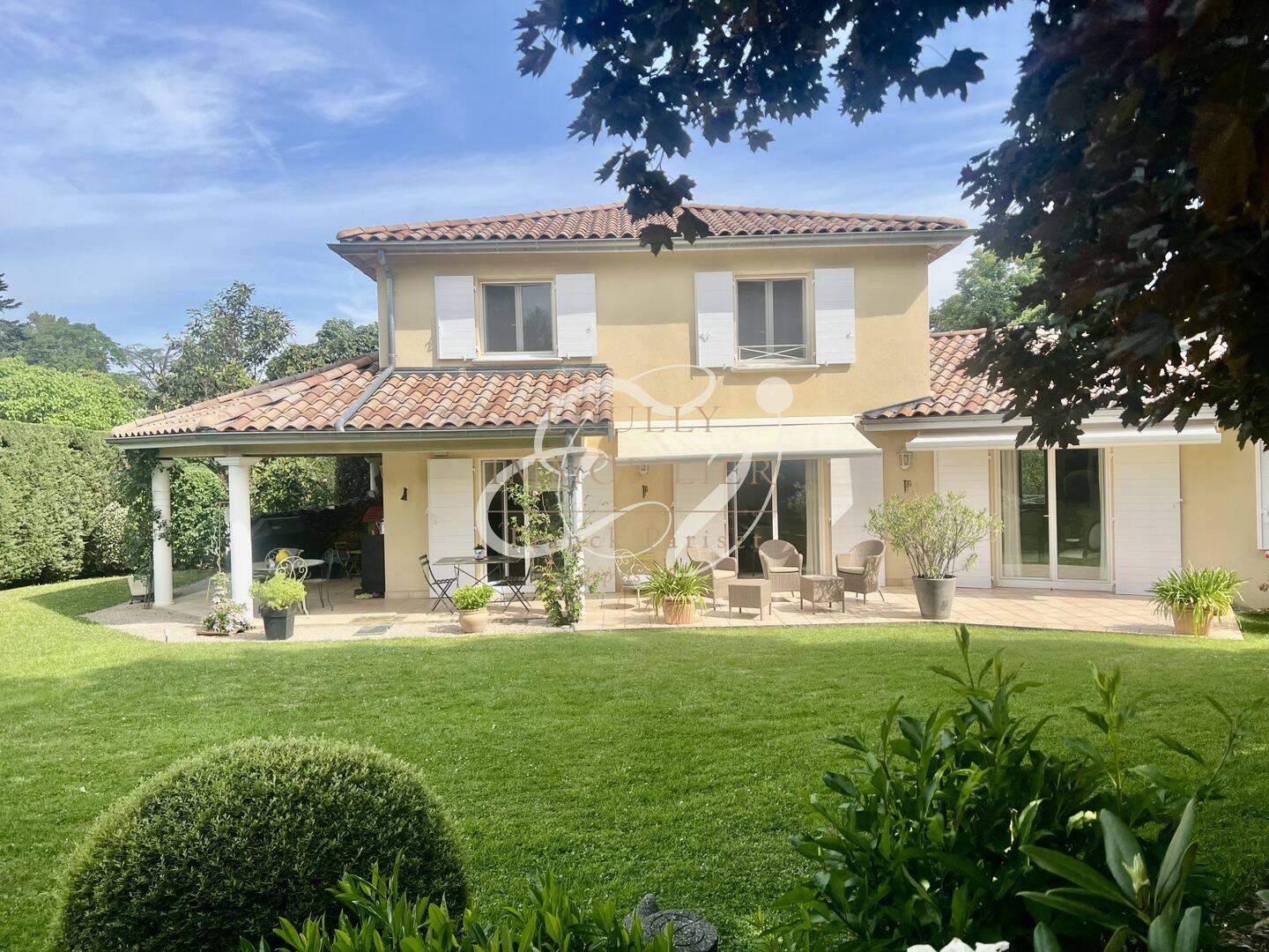 Maison 6 pièces 228 m² · à Chasselay · 228 m² · 845 000 €