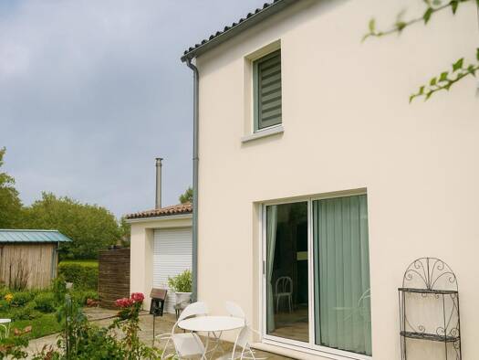 Maison à vendre 275 600 € 4 pièces 2 chambres 87 m² 365 m² de terrain La Fenetre Saintes 17100