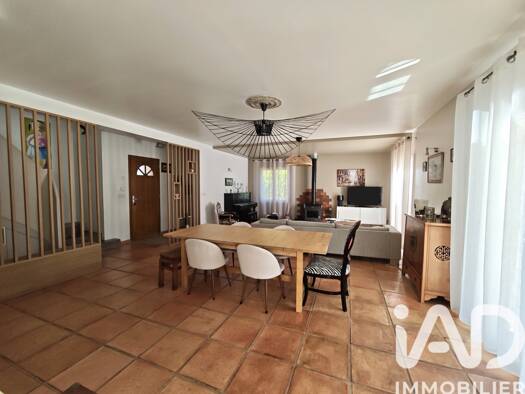 Maison à vendre 995 000 € 7 pièces 4 chambres 200 m² 1 000 m² de terrain Belcodène 13720