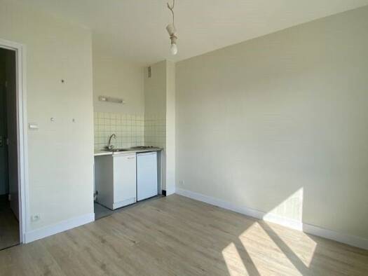 Appartement à louer 437 € 1 pièce 17,7 m² 3ème étage Lakanal-Strasbourg Tours 37000