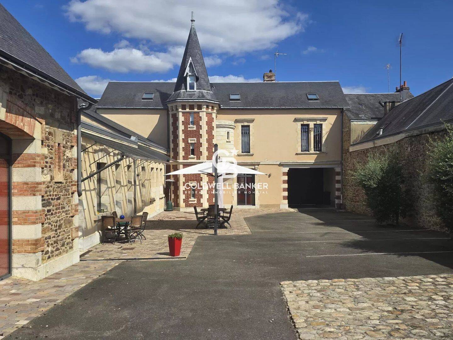 Maison 10 pièces 338 m² · à Le Mans · 338,2 m² · 1 195 000 €