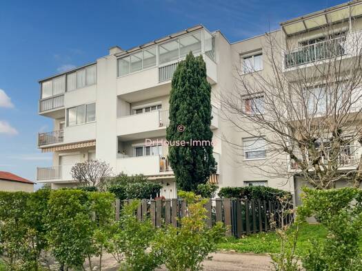 Appartement à vendre 180 000 € 3 pièces 2 chambres 68,9 m² RDC Revaison Saint-Priest 69800