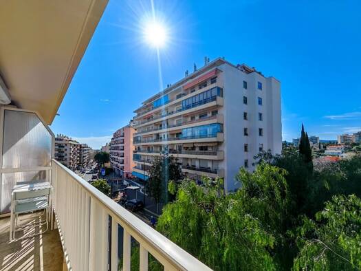 Appartement à vendre 169 000 € 1 pièce 34 m² 3ème étage Saint Jean Antibes 06600